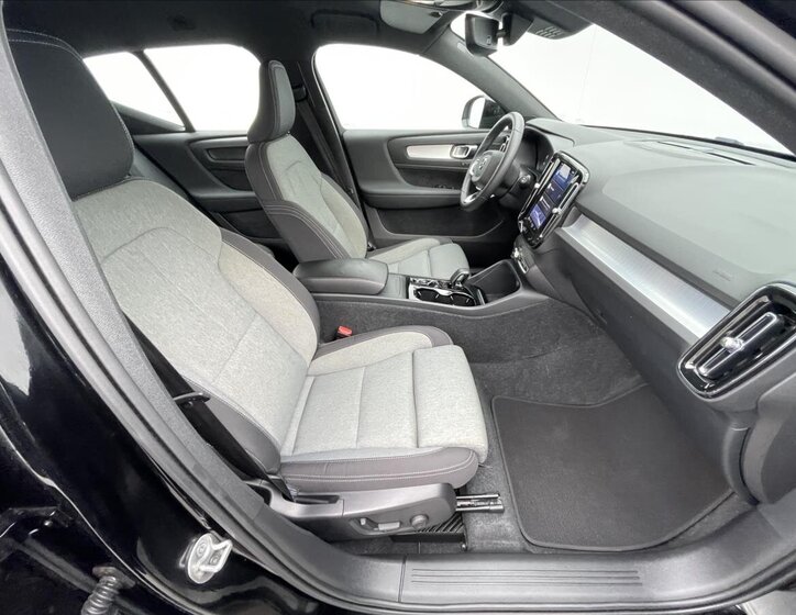 Volvo XC40 SUV / Terénní 2,0 l 145 kw