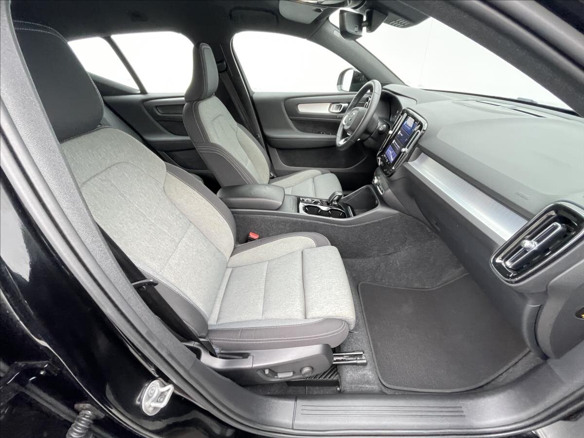 Volvo XC40 SUV / Terénní 2,0 l 145 kw