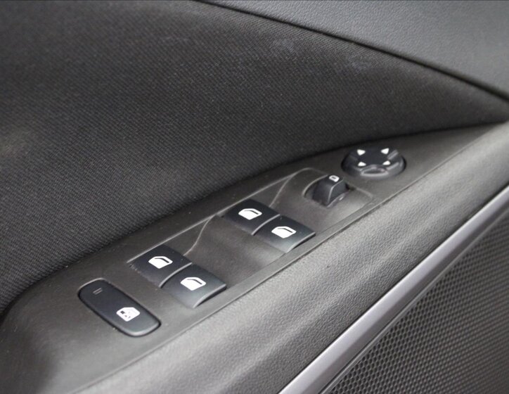 Opel Crossland X SUV / Terénní 1,2 l 61 kw