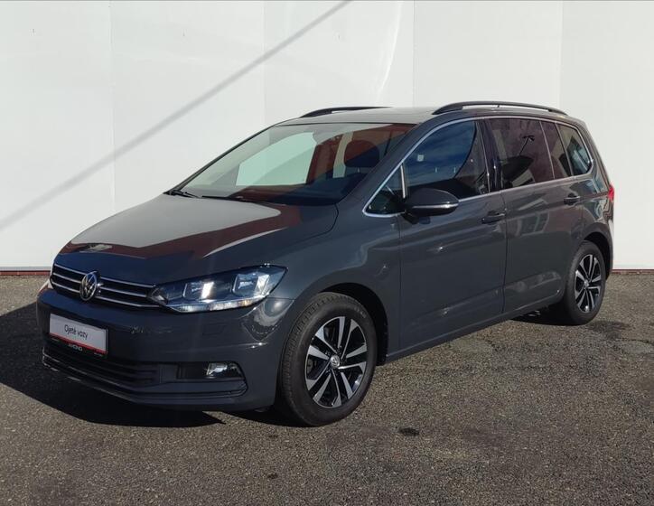 Volkswagen Touran 1