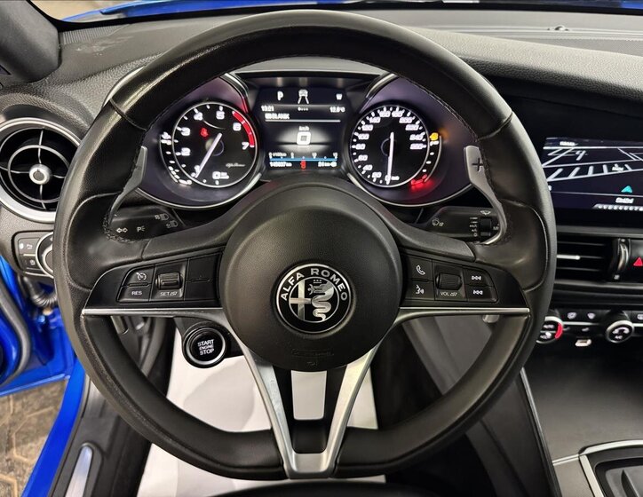 Alfa Romeo Giulia Sedan / Limuzína 2,0 l 206 kw