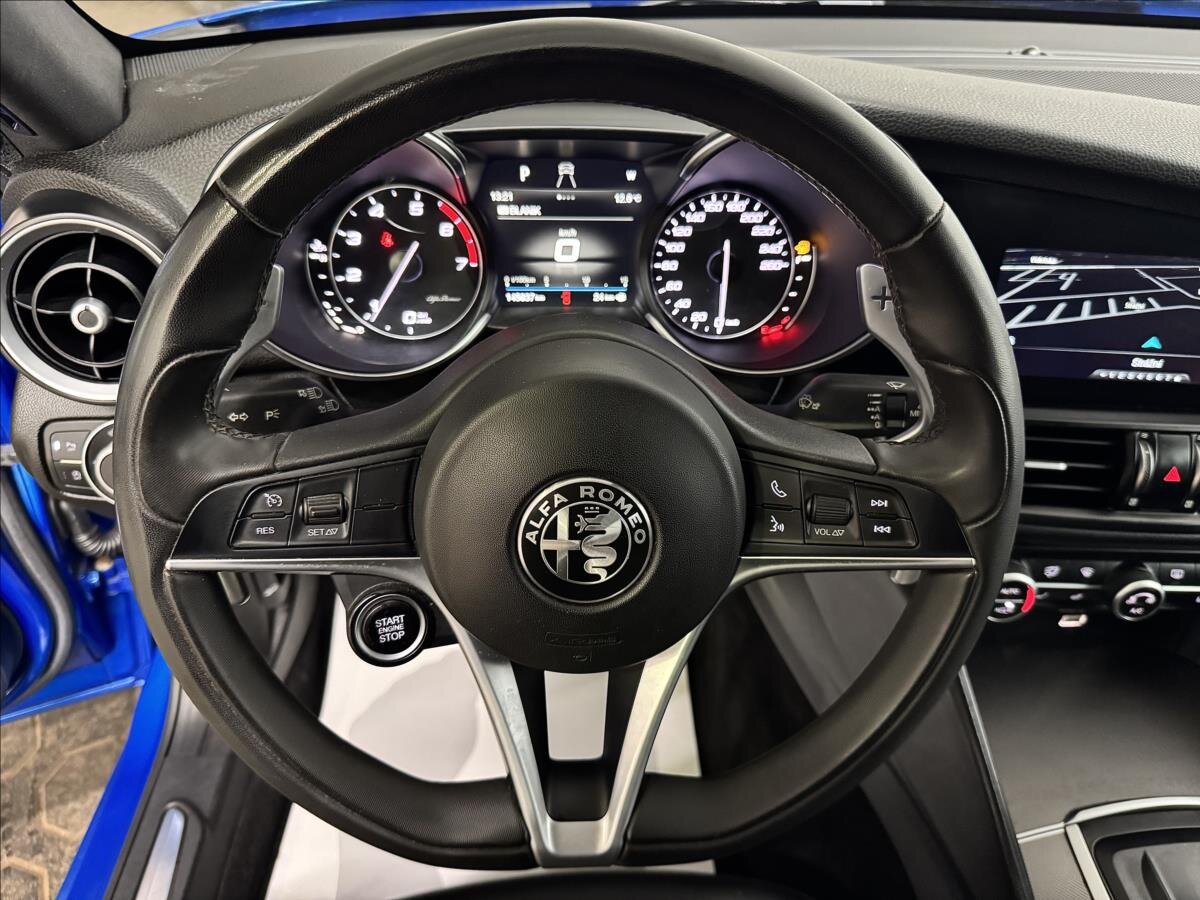 Alfa Romeo Giulia Sedan / Limuzína 2,0 l 206 kw