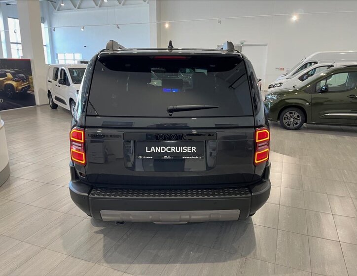 Toyota Land Cruiser 5