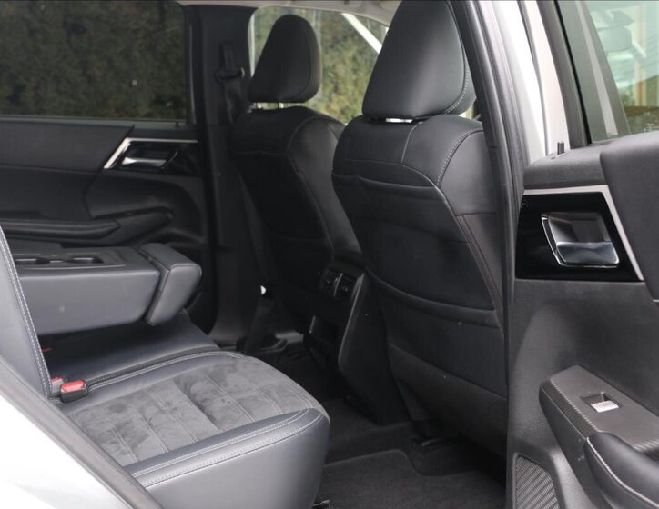 Mitsubishi Outlander SUV 2,4 l 162 kw