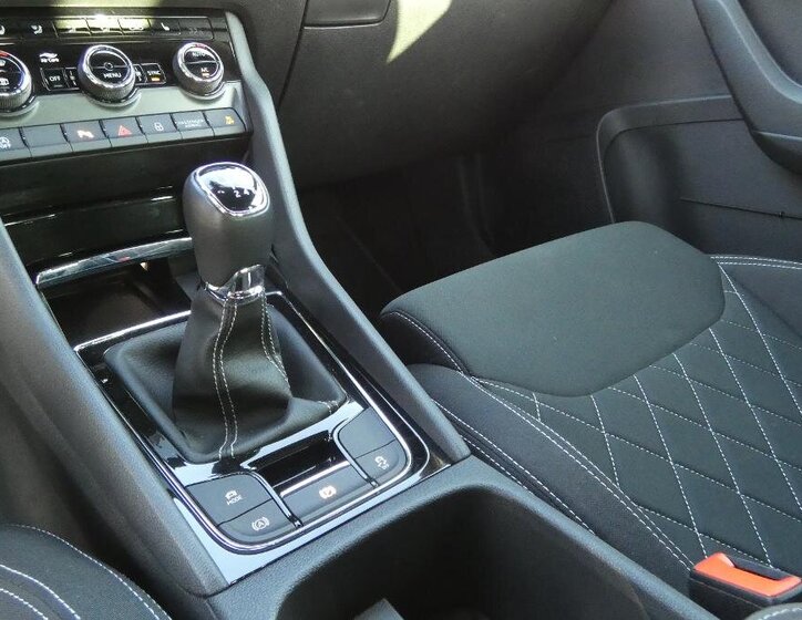 Škoda Karoq SUV / Terénní 1,5 l 110 kw