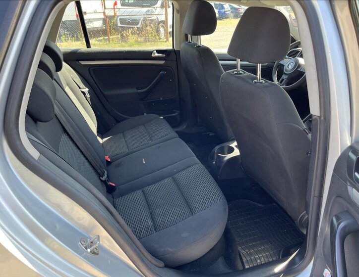 Volkswagen Golf Kombi 1,6 l 77 kw