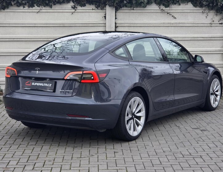 Tesla Model 3 7