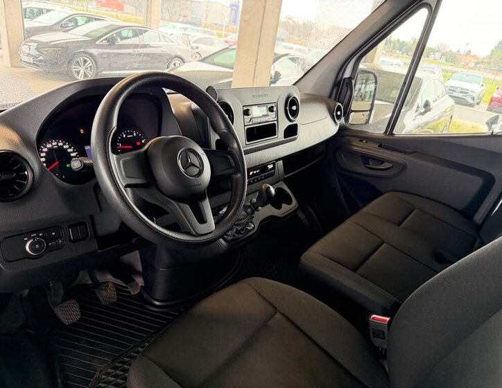 Mercedes-Benz Sprinter 11