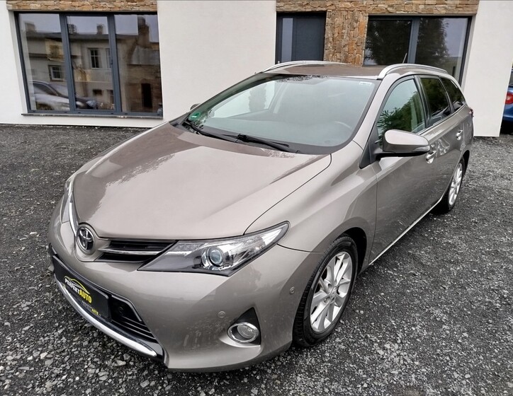 Toyota Auris 1