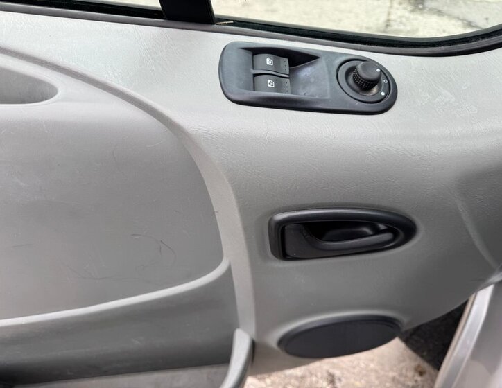 Opel Vivaro VAN / Minibus 2,0 l 84 kw