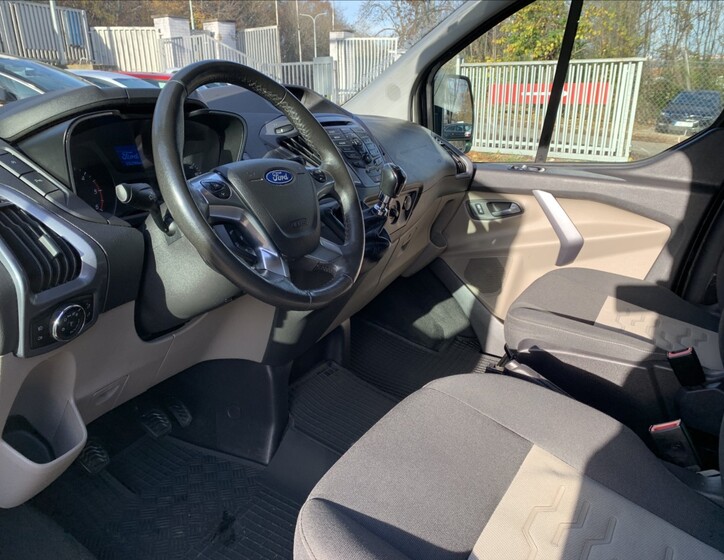 Ford Tourneo Custom 11