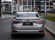 Lexus ES 300h Sedan / Limuzína 2,5 l 160 kw