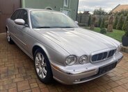 Jaguar XJ8 24