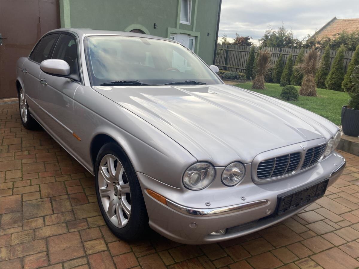 Jaguar XJ8