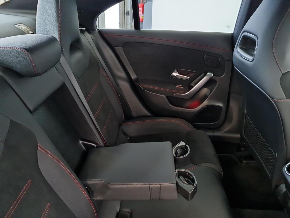 Mercedes-Benz CLA Sedan 2,0 l 110 kw