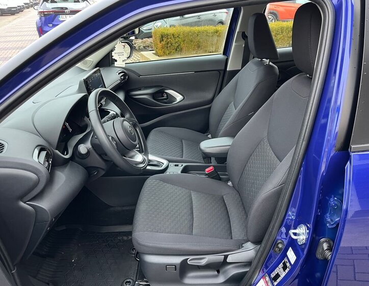 Toyota Yaris Cross 13