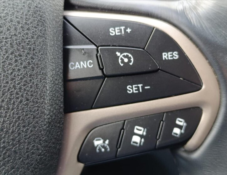 Jeep Cherokee SUV 3,2 l 200 kw