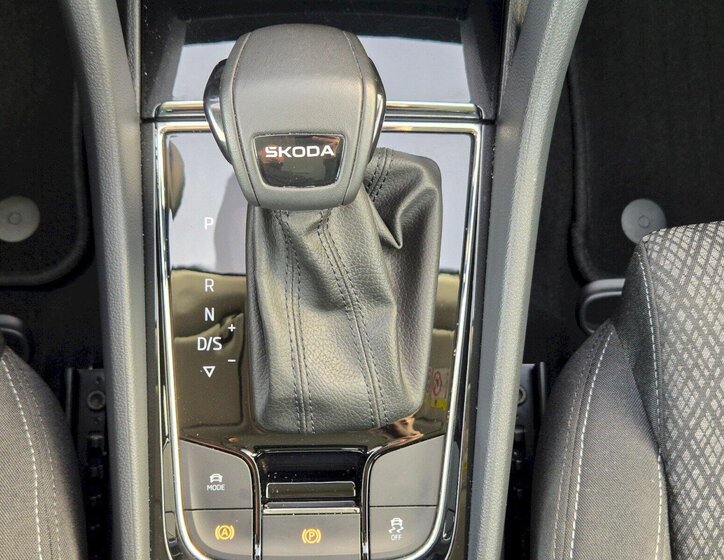 Škoda Karoq SUV / Terénní 1,5 l 110 kw
