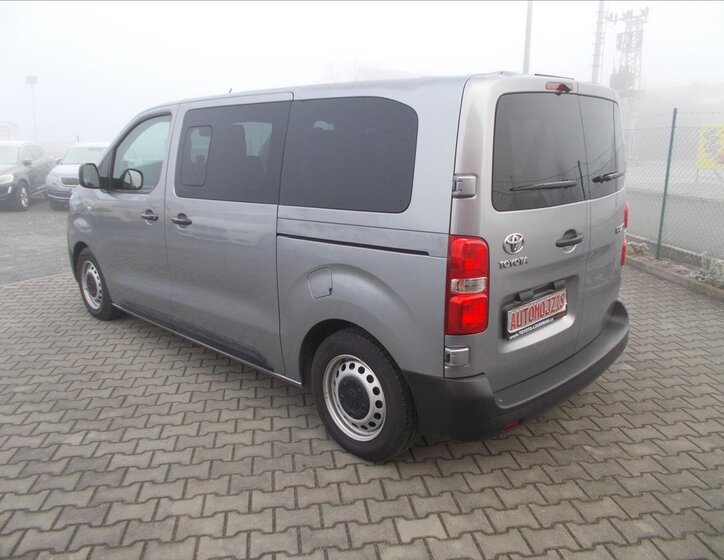 Toyota ProAce 11