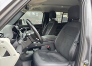 Land Rover Defender 11