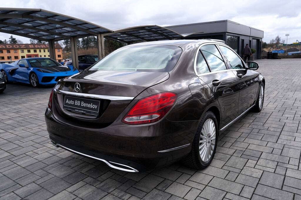 Mercedes-Benz Třídy C Sedan / Limuzína 1,6 l 115 kw