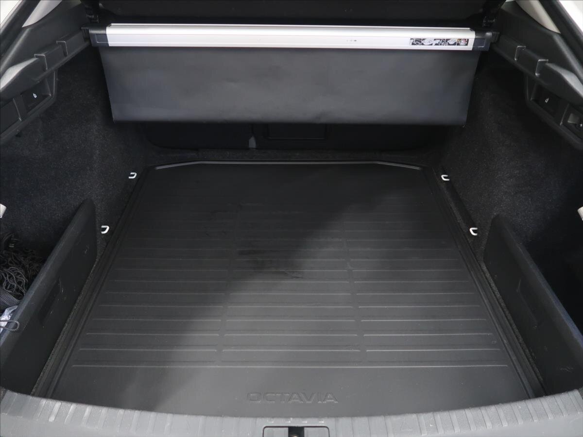 Škoda Octavia Sedan / Limuzína 1,5 l 110 kw