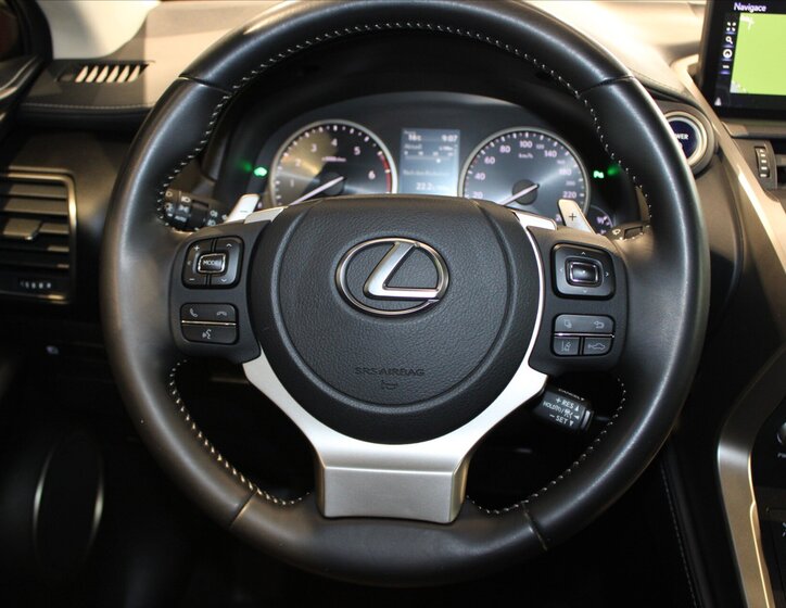 Lexus NX 300h SUV 2,5 l 145 kw