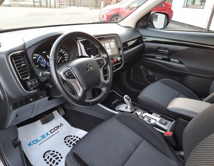 Mitsubishi Outlander SUV 2,4 l 165 kw