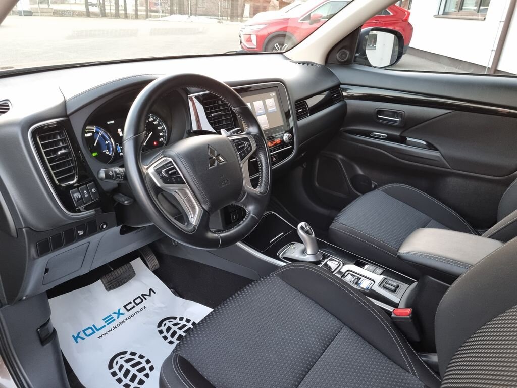 Mitsubishi Outlander SUV 2,4 l 165 kw