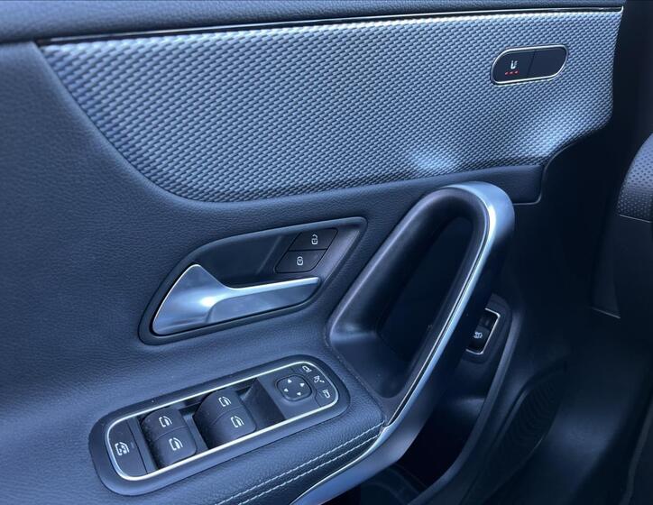 Mercedes-Benz CLA 12