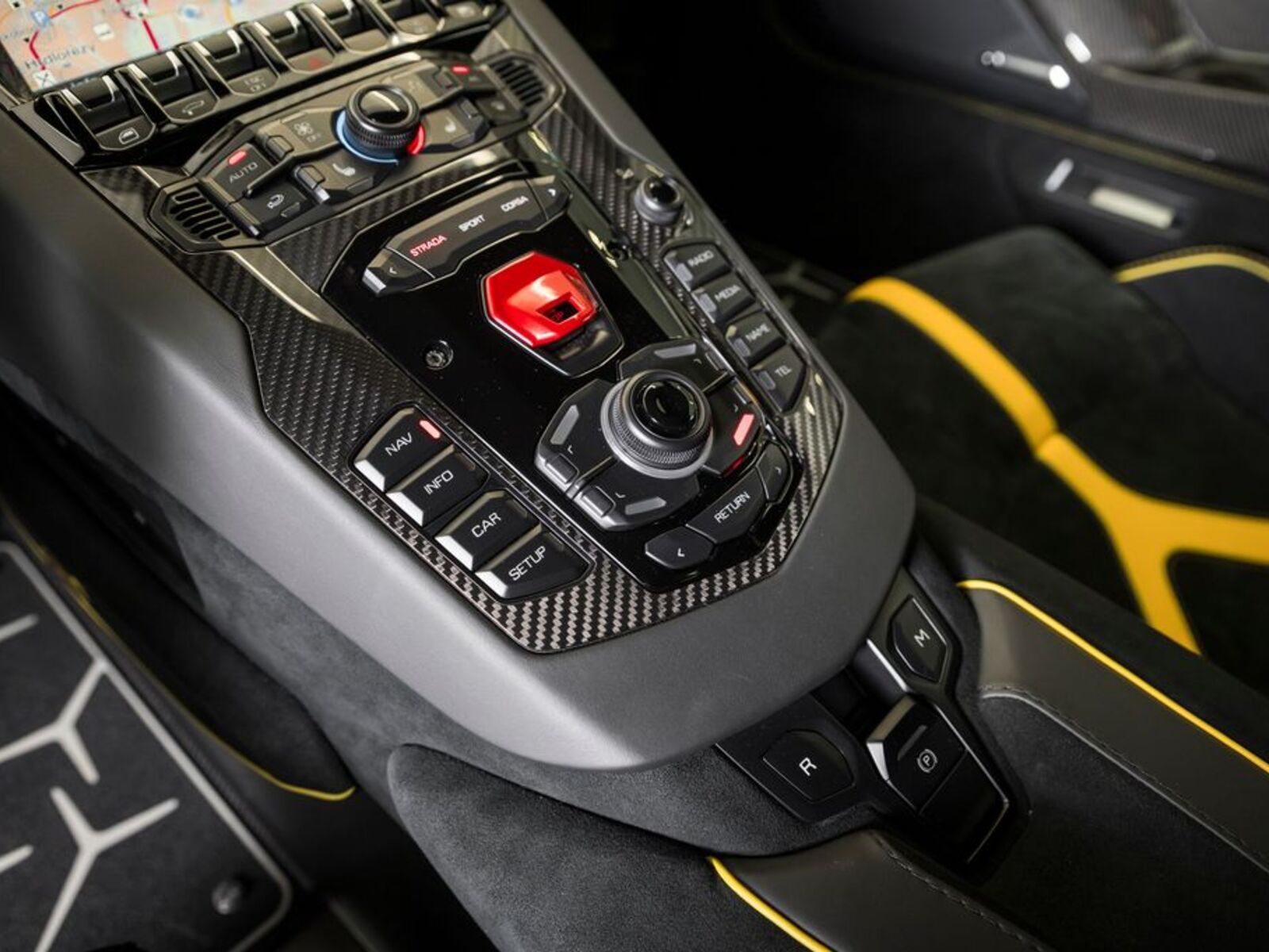 Lamborghini Aventador 12