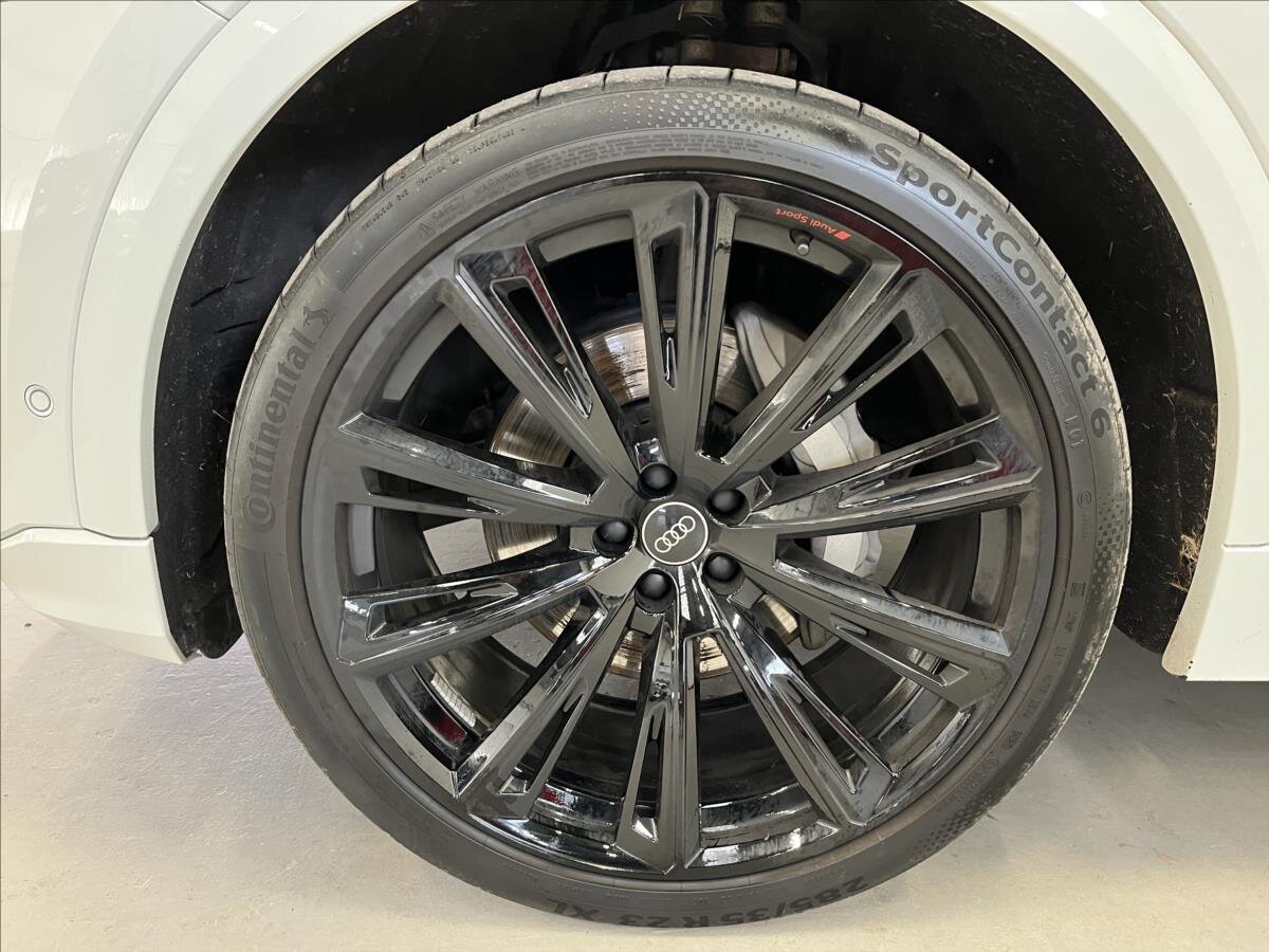 Audi Q8 SUV / Terénní 3,0 l 210 kw