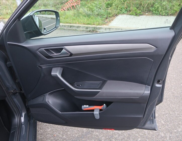 Volkswagen T-Roc SUV 1,5 l 110 kw