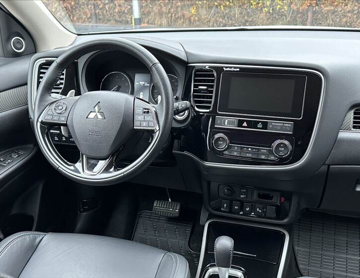 Mitsubishi Outlander 23