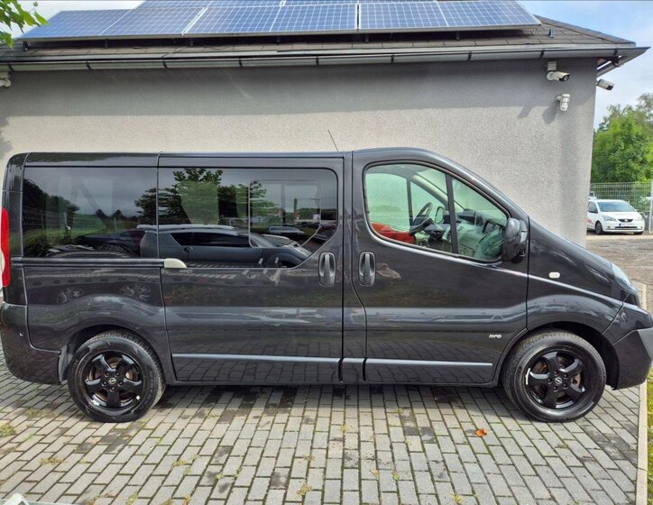 Opel Vivaro 8