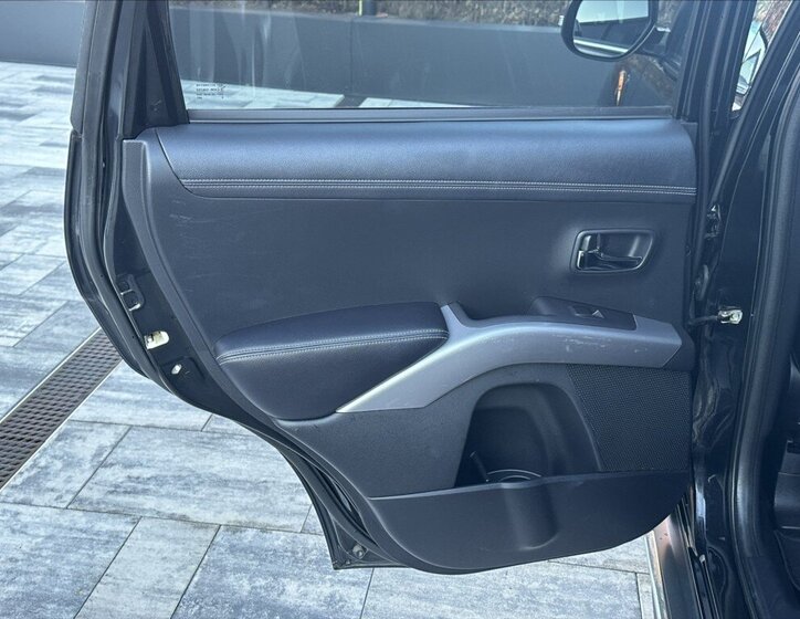 Mitsubishi Outlander SUV / Terénní 2,3 l 130 kw