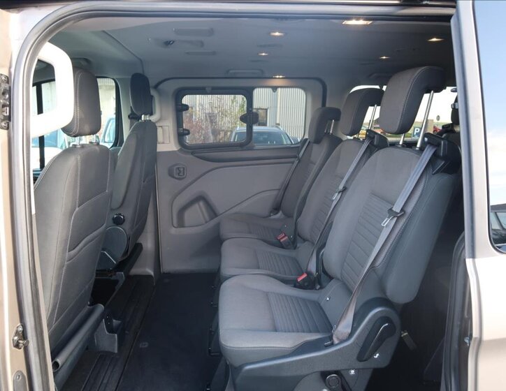 Ford Tourneo Custom 19