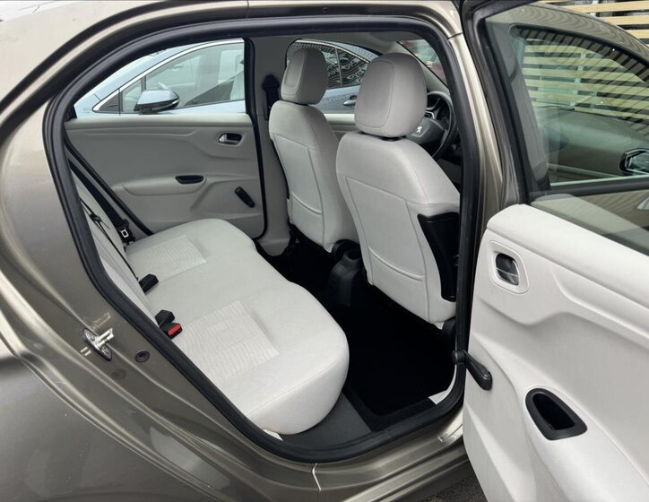 Peugeot 301 Sedan 1,6 l 85 kw