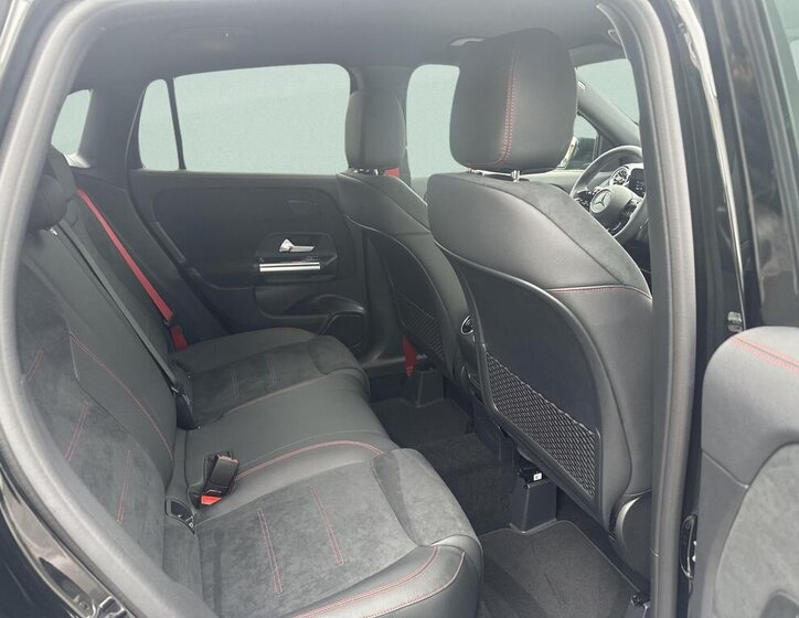 Mercedes-Benz GLA SUV / Terénní 2,0 l 235 kw