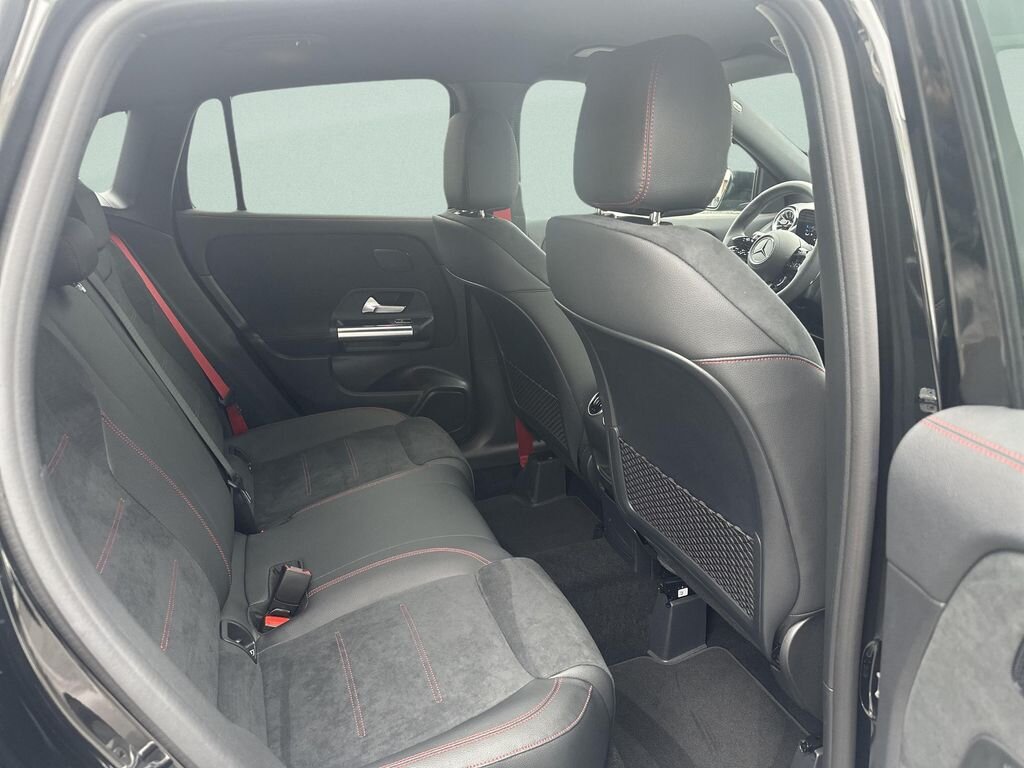 Mercedes-Benz GLA SUV / Terénní 2,0 l 235 kw