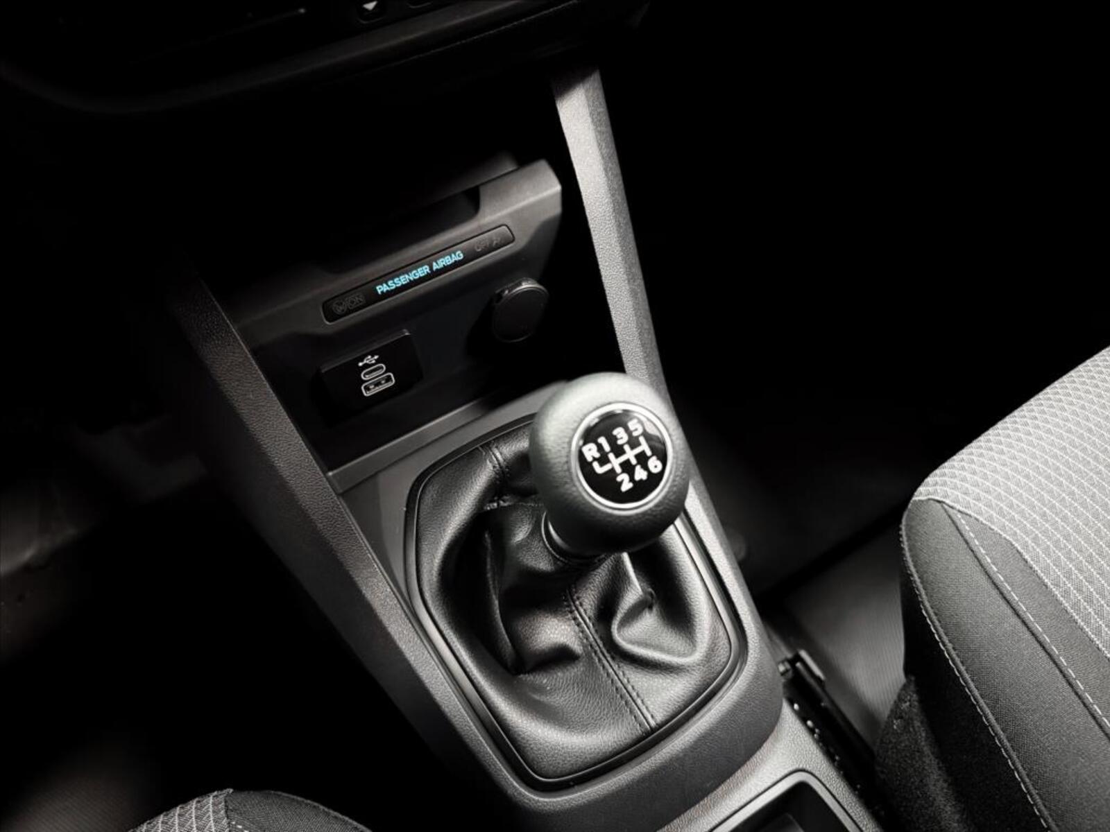 Ford Transit Courier 9