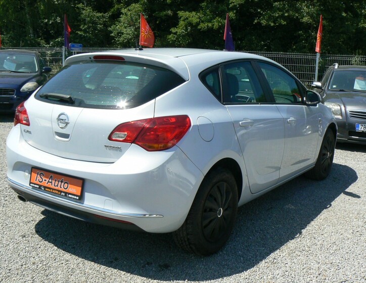 Opel Astra 6