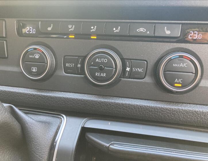 Volkswagen Multivan 17