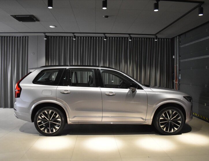 Volvo XC90 SUV / Terénní 2,0 l 228 kw