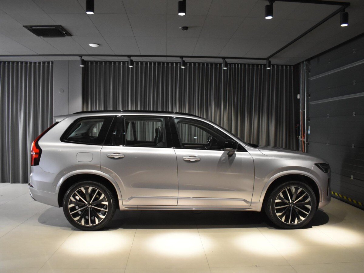 Volvo XC90 SUV / Terénní 2,0 l 228 kw