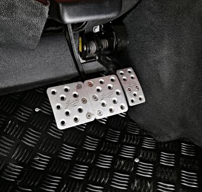 Land Rover Defender 13