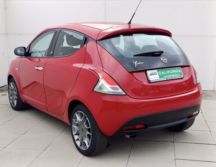 Lancia Y Hatchback 1,2 l 51 kw