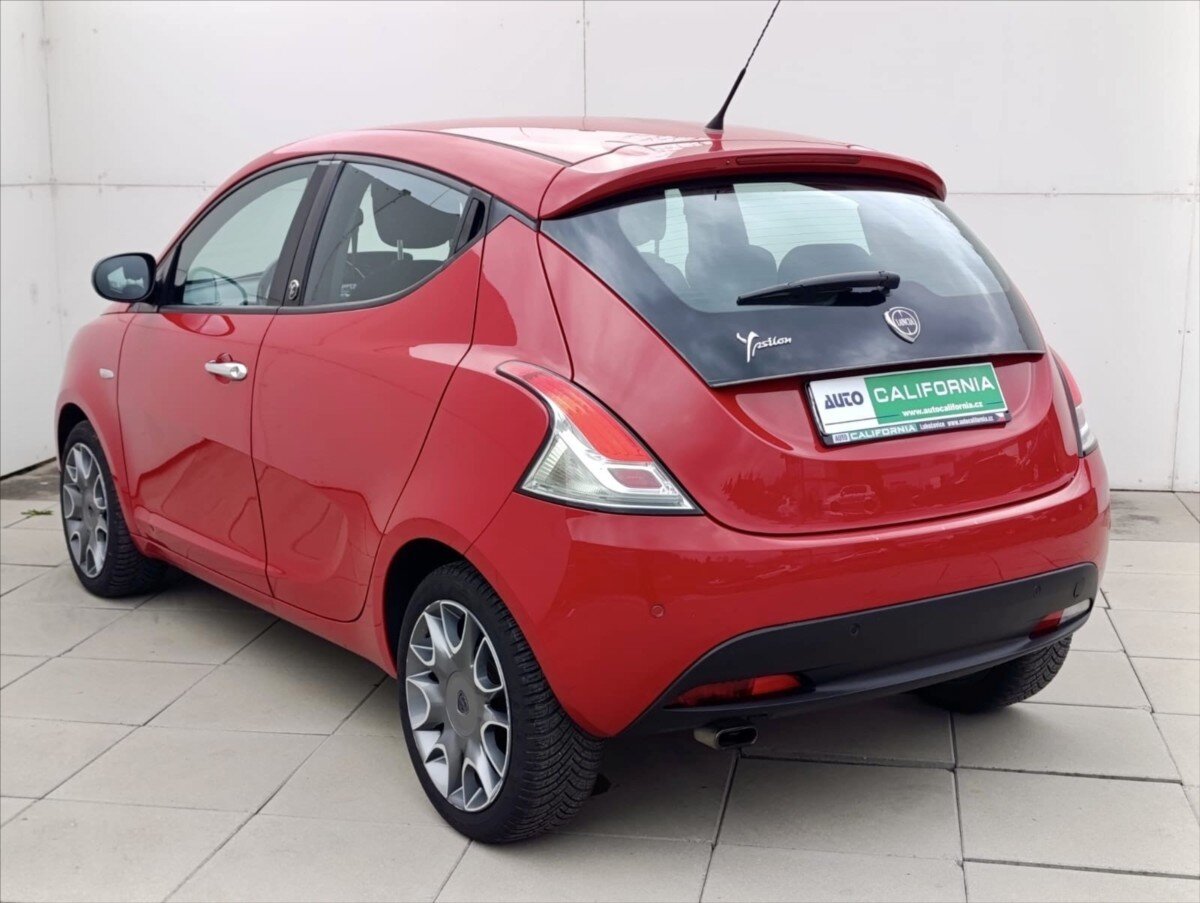 Lancia Y Hatchback 1,2 l 51 kw