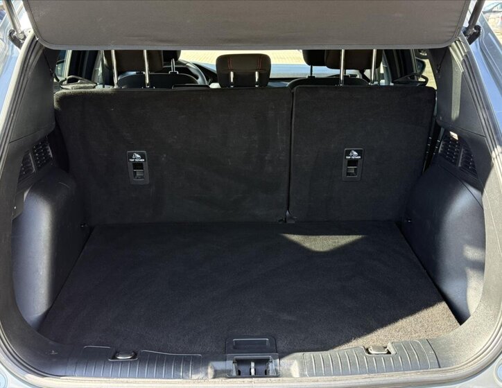 Ford Kuga SUV / Terénní 2,5 l 140 kw