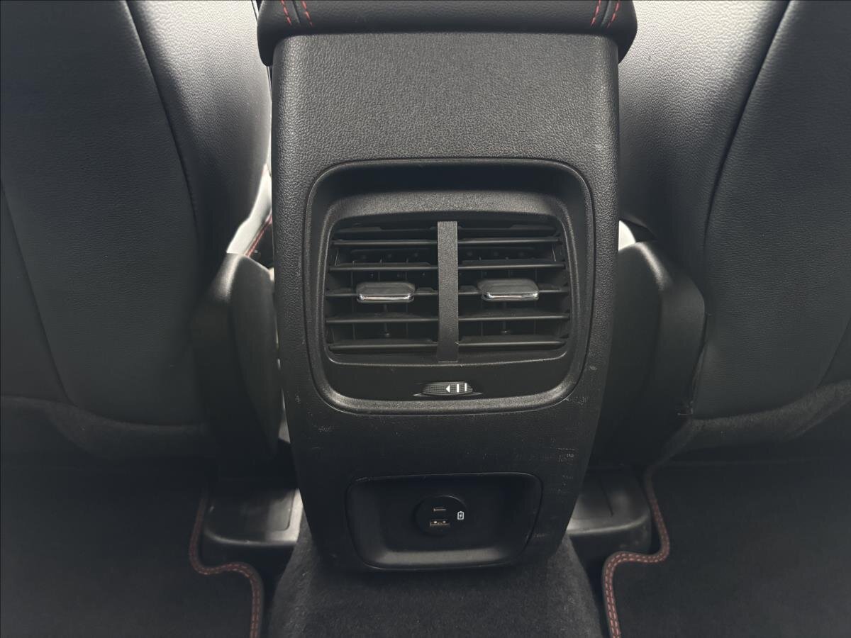 Ford Kuga SUV / Terénní 2,5 l 140 kw